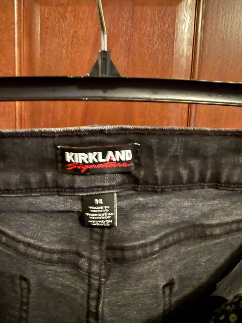 Kirkland Signature Women's Black Skinny High-Rise Jeans - Picture 3 of 3